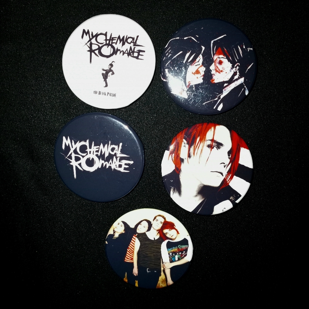 👾 My Chemical Romance Gerard Way Pin Buttons